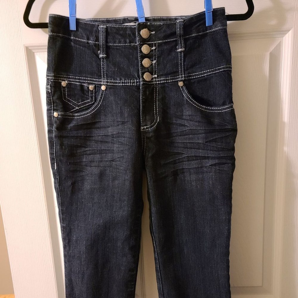 High-wasited capris